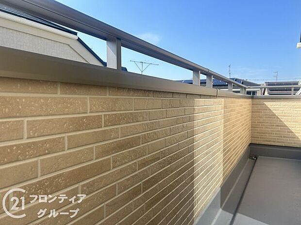 日当たりの良いバルコニーは、お洗濯が多いときも安心!たくさん干してもカラっと乾きそうです!