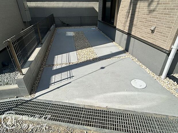 使いやすい駐車場で、家族全員が快適に利用できる空間です