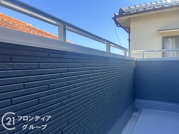 日当たりの良いバルコニーは、お洗濯が多いときも安心！たくさん干してもカラっと乾きそうです！