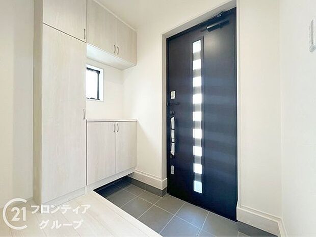 玄関は防犯性の優れたダブルロックドアです!