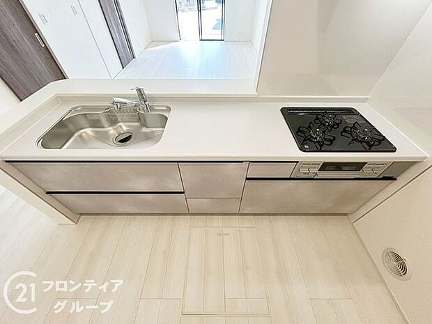 お手入れが楽に行える換気扇やステンレスワークトップは毎日お料理する奥様の味方!