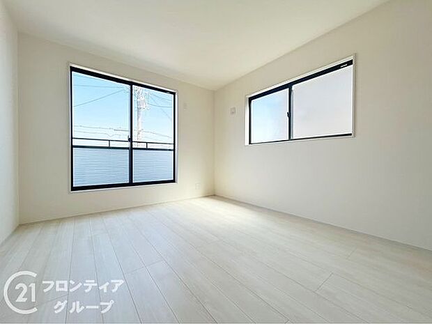 室内はシンプルな仕様となっており、それぞれの好みに合わせたインテリアで、趣味に合わせてレイアウトしやすくなっております。