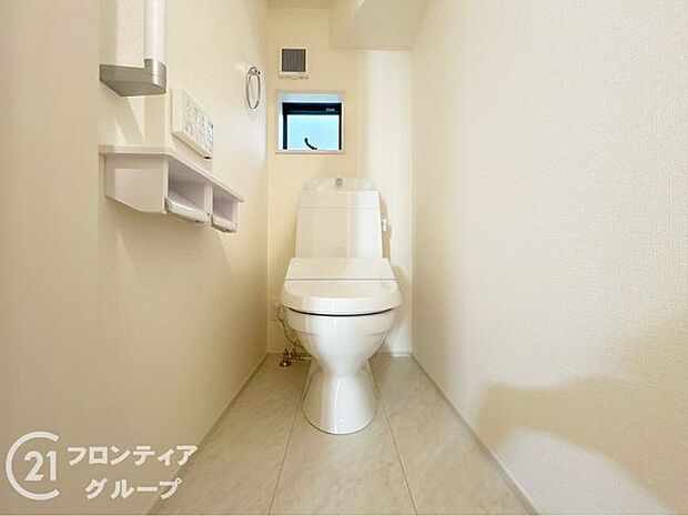 便器にふちがなく、汚れが隠れて見えない部分が極端に少なくなっており、お手入れも楽々!スピーディでパワフルな洗浄力を実現しています!