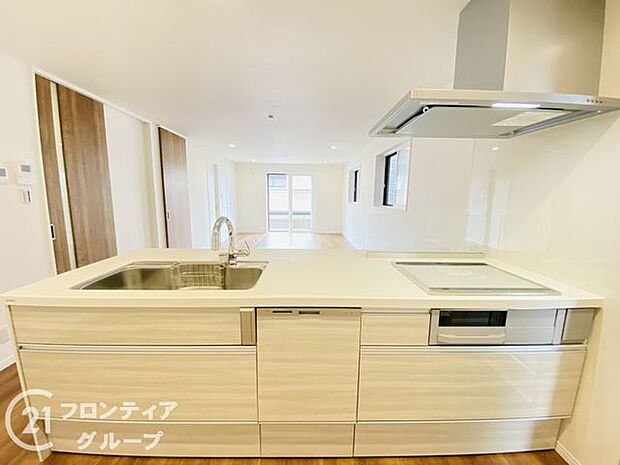 設備充実で作業スペースが広くお料理しやすいキッチンです。