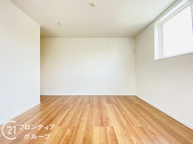 快適な寝室は、静かで落ち着いた雰囲気があり、毎日の疲れを癒す贅沢な時間を提供し、質の良い睡眠を促します！