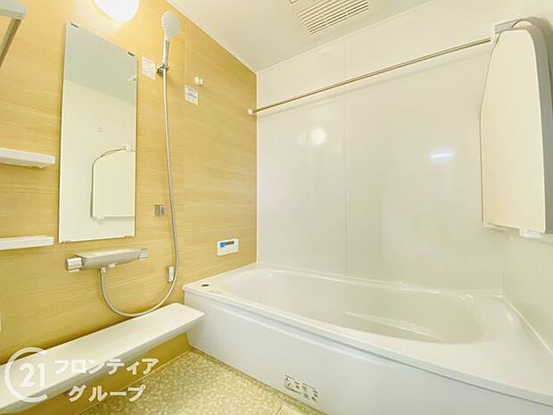 明るい色合いの浴室でゆったりくつろげます。