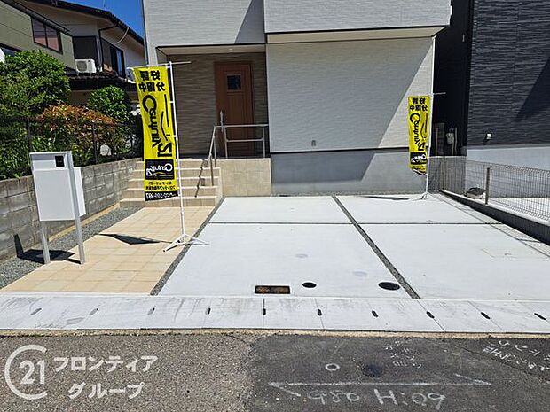 広々としたスペースで車の出し入れがスムーズに行えます。