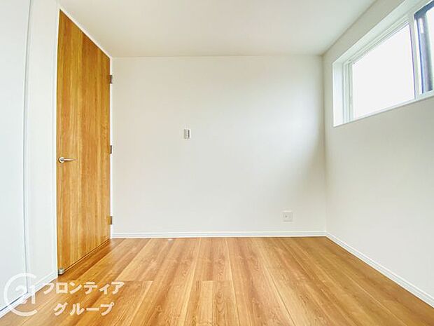 洋室は、シンプルでありながらも機能的なデザインです。毎日の生活をより豊かにする空間です。