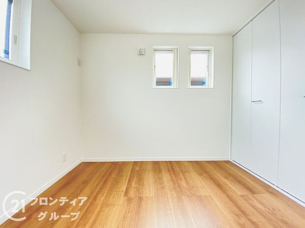 居室は、プライベートな時間を過ごすための静かな空間です。