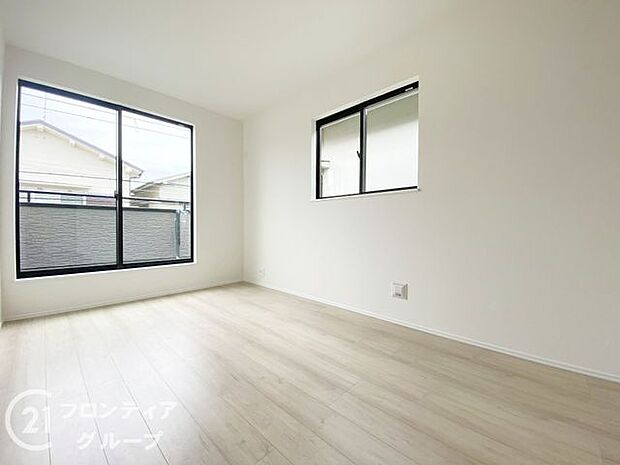 フローリング材には、木目や色調など木材特有の風合いがあり、ナチュラルな美しさで、日々の生活に温もりを与えてくれます。