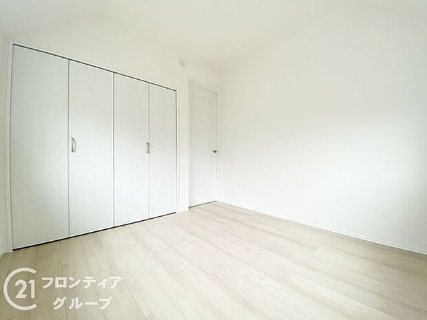 フローリング材には、木目や色調など木材特有の風合いがあり、ナチュラルな美しさで、日々の生活に温もりを与えてくれます。