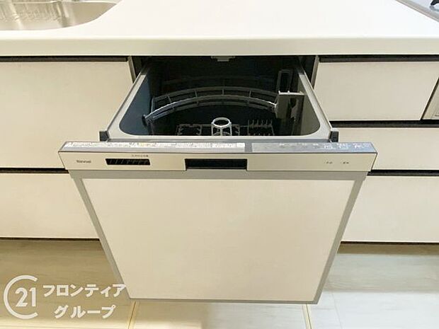 便利な食洗器を完備したキッチンで、家事の時間を短縮できます。毎日の食後の片付けが楽になり、家族との時間をもっと楽しめます!