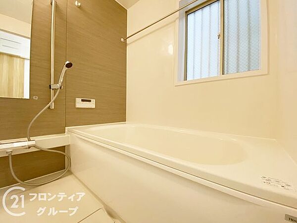 浴室には最新の設備が整っており、快適なバスタイムをサポートします。清潔感あふれる空間でリフレッシュできます。