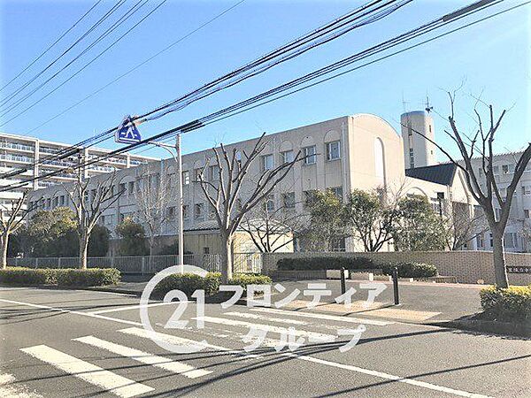 神戸市立星陵台中学校 徒歩16分。 1250m