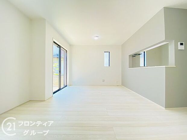 広々リビング、人が集まるおもてなし空間を実現できますね!