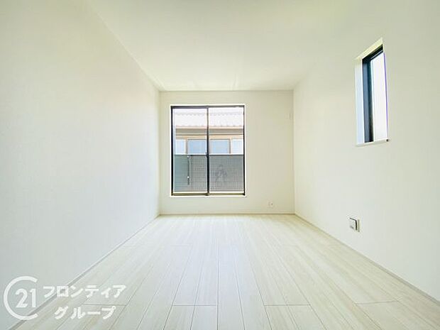 フローリング材には、木目や色調など木材特有の風合いがあり、ナチュラルな美しさで、日々の生活に温もりを与えてくれます。