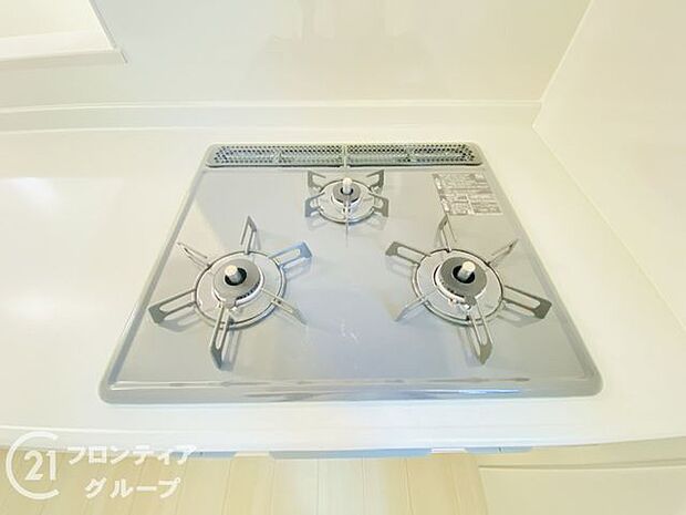 お手入れしやすい3口コンロ!お料理が楽しくなりそうですね