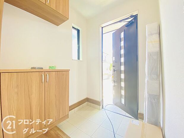 玄関ではタイルを採用しており、お掃除楽々!特にお子さまがたくさんの砂を持って帰ってきても安心ですね!