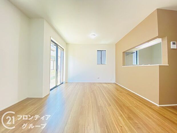 広々リビング、人が集まるおもてなし空間を実現できますね!