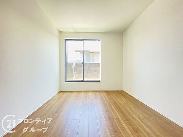 フローリング材には、木目や色調など木材特有の風合いがあり、ナチュラルな美しさで、日々の生活に温もりを与えてくれます。