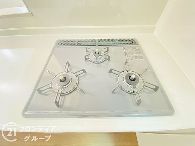 お手入れしやすい3口コンロ!お料理が楽しくなりそうですね