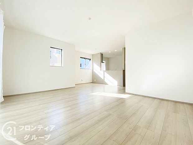 広々リビング、人が集まるおもてなし空間を実現できますね！