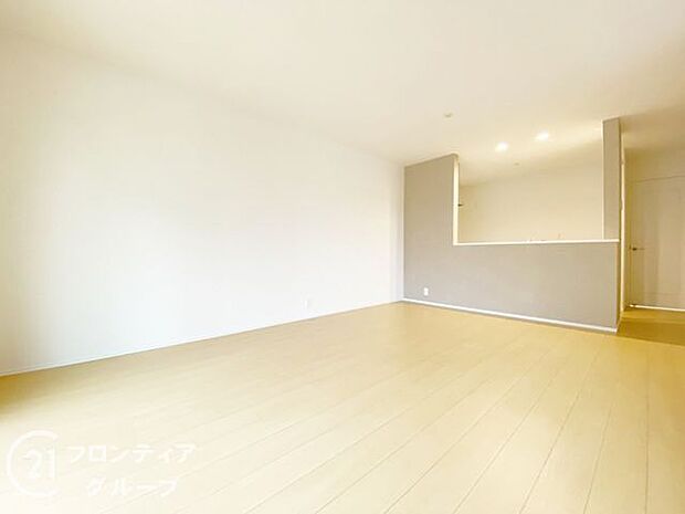 広々リビング、人が集まるおもてなし空間を実現できますね！