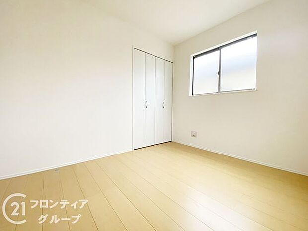 フローリング材には、木目や色調など木材特有の風合いがあり、ナチュラルな美しさで、日々の生活に温もりを与えてくれます。