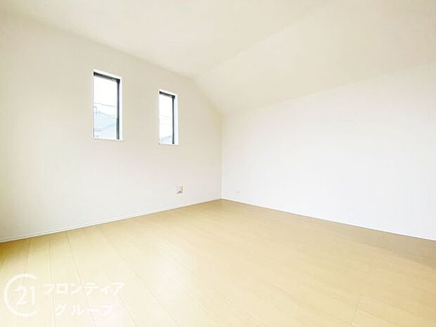 フローリング材には、木目や色調など木材特有の風合いがあり、ナチュラルな美しさで、日々の生活に温もりを与えてくれます。