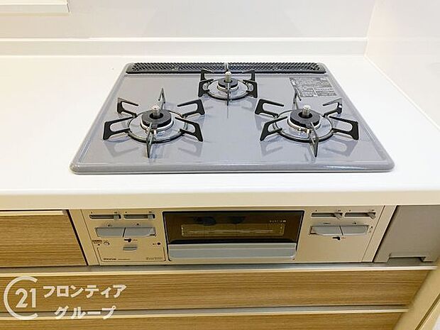 お手入れしやすい3口コンロ！お料理が楽しくなりそうですね