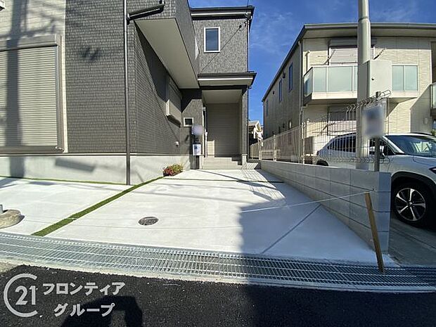 駐車2台可能の広々とした駐車スペース