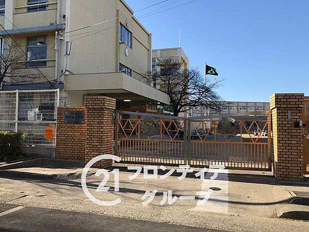 神戸市立神陵台小学校 徒歩11分。 870m