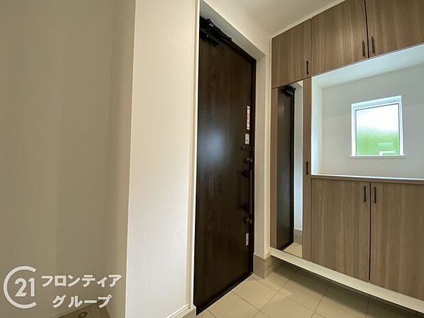 玄関は防犯性の優れたダブルロックドアです！