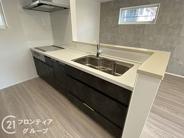 対面式キッチンで、ご家族とお話しながらお料理ができる楽しい空間です