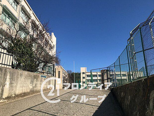 神戸市立垂水中学校 徒歩12分。 960m