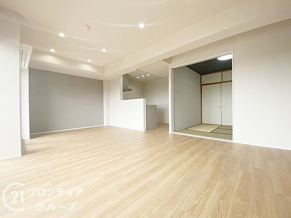 リフォーム済み！キッチン・浴室交換・洗面台・トイレ交換・建具・給湯器交換・フローリング・クロス・各所シート貼替・ハウスクリーニング新調。白川小学校徒歩13分、白川台中学校徒歩6分。