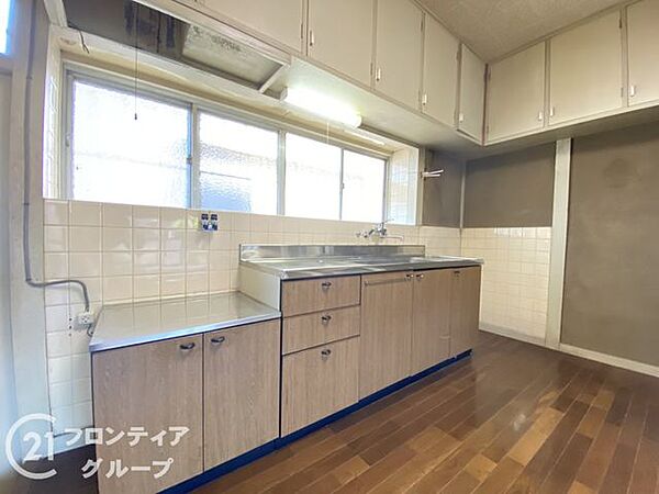 キッチン上部に収納スペース完備！