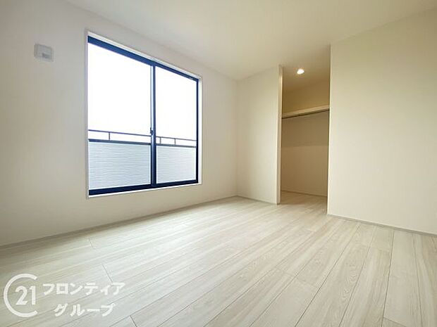 室内はシンプルな仕様となっており、それぞれの好みに合わせたインテリアで、趣味に合わせてレイアウトしやすくなっております。