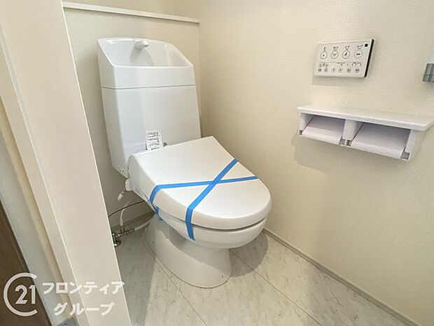 便器にふちがなく、汚れが隠れて見えない部分が極端に少なくなっており、お手入れも楽々！スピーディでパワフルな洗浄力を実現しています！