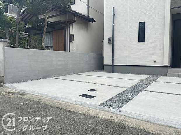 使いやすい駐車場で、家族全員が快適に利用できるスペースです