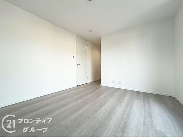 2面採光の明るい洋室は寝室にも子供部屋にも最適ですね