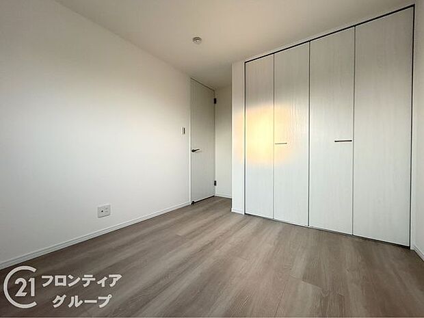 2面採光の明るい洋室は寝室にも子供部屋にも最適ですね