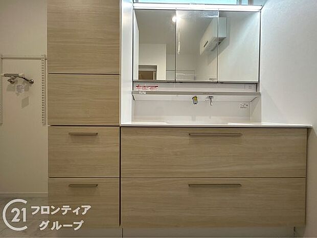 綺麗な洗面台で朝の身支度も気持ちよくしていただけますね