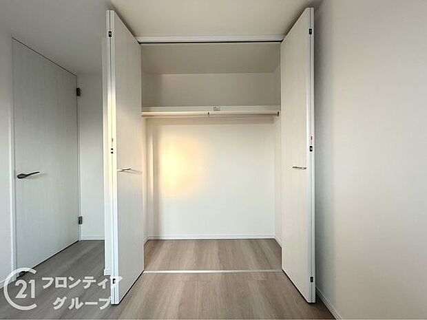 大きなクローゼットがあるのでお洋服やお布団も楽々収納できますね