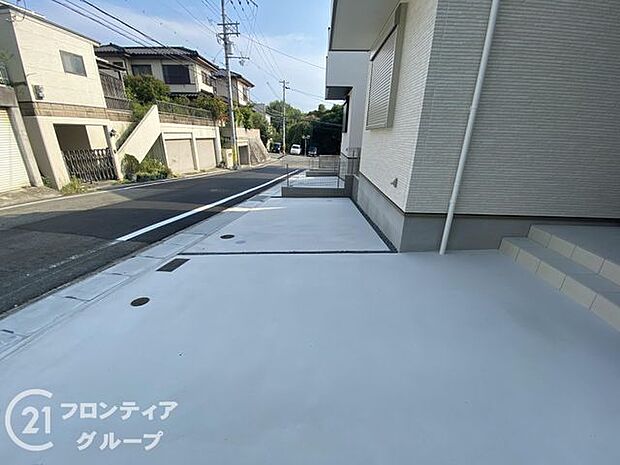 駐車場完備で、車をお持ちの方も安心して利用できる便利で快適な環境が整っており、日常の移動がスムーズです！