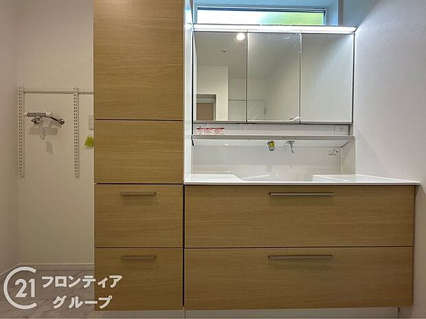 綺麗な洗面台で朝の身支度も気持ちよくしていただけますね