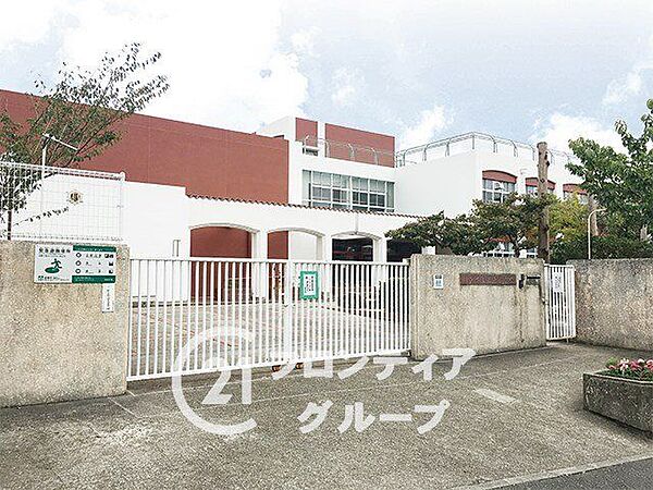 神戸市立若草小学校 徒歩17分。 1330m