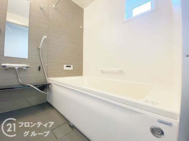 機能的で清潔なバスルームで、快適な生活を実現します。毎日の疲れを癒すリフレッシュタイムをお楽しみください。