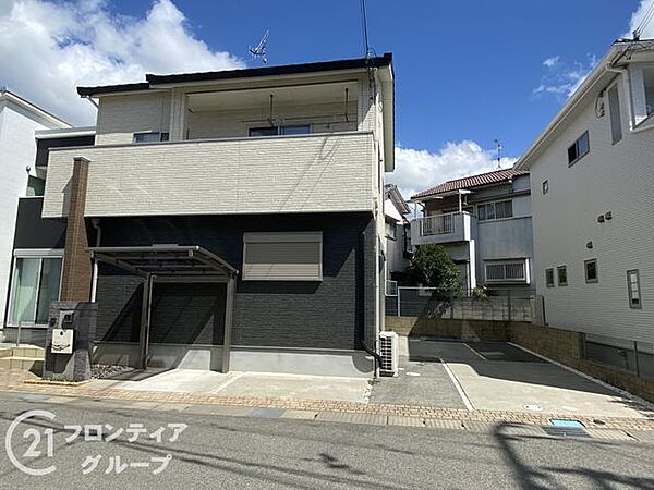 周囲の景観と調和し、地域に溶け込むデザインです