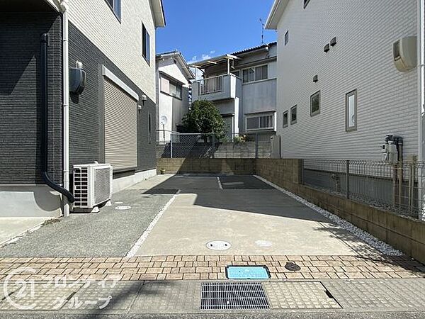 使いやすい駐車場で、家族全員が快適に利用できるスペースです